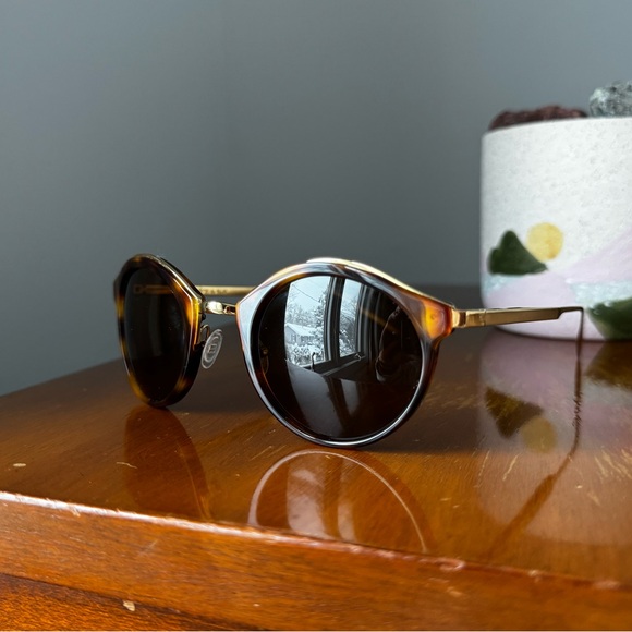 Sézane Tortoiseshell Round Sunglasses with Gold frame and soft case - Picture 2 of 4